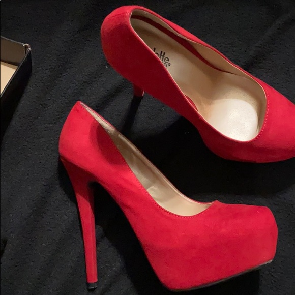 Red high heels - Picture 2 of 6